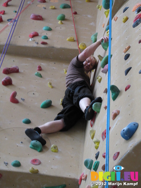 SX24173 Marijn on climbing wall